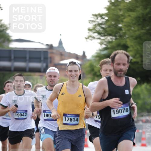 29.06.2025 - hella hamburg halbmarathon Jannik Wohlers http://msf.ph/oto/8174666 29.06.2025 09:42:14 Lombardsbrücke 2618, 7331, 7855, 9269, 10468, 11078, 12360, 13872, 13913, 14753, 14836, 16615, 17614, 19041, 19042, 19050, 19078 meine-sportfotos.de