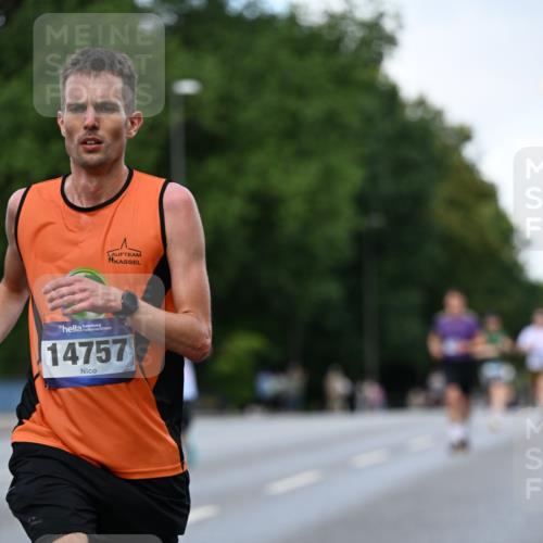 29.06.2025 - hella hamburg halbmarathon Dr. Thomas Lammeyer http://msf.ph/oto/8174678 29.06.2025 09:46:27 Kennedybrücke 1271, 6090, 7380, 9565, 9767, 10867 meine-sportfotos.de