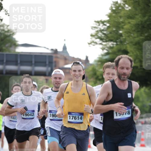 29.06.2025 - hella hamburg halbmarathon Jannik Wohlers http://msf.ph/oto/8174698 29.06.2025 09:42:14 Lombardsbrücke 2618, 7331, 7855, 9269, 10468, 11078, 12360, 13872, 13913, 14753, 14836, 16615, 17614, 19041, 19042, 19050, 19078 meine-sportfotos.de