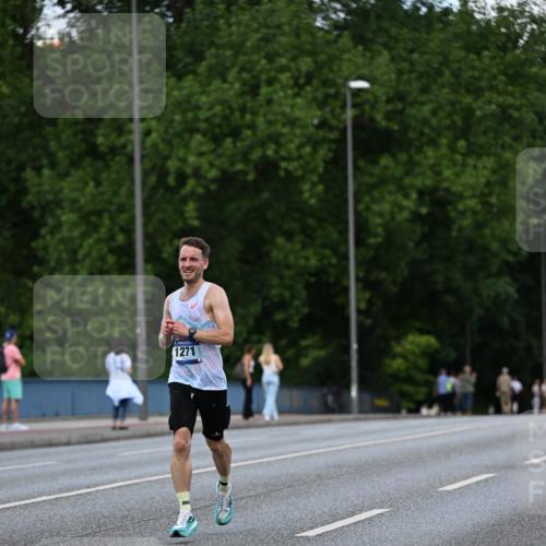 29.06.2025 - hella hamburg halbmarathon Dr. Thomas Lammeyer http://msf.ph/oto/8174740 29.06.2025 09:46:28 Kennedybrücke 1271, 6090, 7380, 9565, 9767, 10867 meine-sportfotos.de