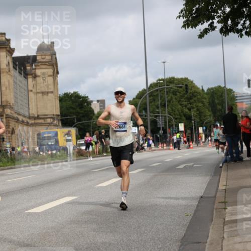 29.06.2025 - hella hamburg halbmarathon Yannick Fuchs http://msf.ph/oto/8174751 29.06.2025 10:26:27 20KM 3201, 3955, 4812, 5660, 6619, 10298, 10929, 12232, 12681, 13606, 13617, 14450, 15835, 18102, 19118 meine-sportfotos.de