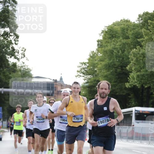 29.06.2025 - hella hamburg halbmarathon Jannik Wohlers http://msf.ph/oto/8174762 29.06.2025 09:42:15 Lombardsbrücke 5612, 7331, 7855, 9269, 10468, 11078, 12360, 13872, 13913, 14753, 14836, 16615, 17614, 19041, 19042, 19050, 19078 meine-sportfotos.de