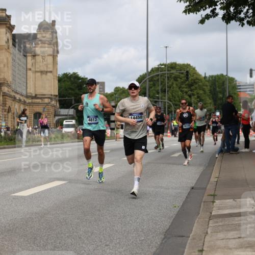 29.06.2025 - hella hamburg halbmarathon Yannick Fuchs http://msf.ph/oto/8174791 29.06.2025 10:26:34 20KM 3955, 4698, 4812, 5187, 5660, 6619, 7793, 10929, 12232, 12681, 13606, 13617, 14450, 15835, 18102 meine-sportfotos.de