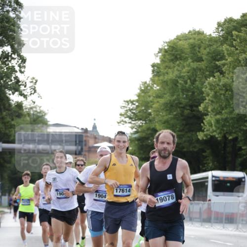 29.06.2025 - hella hamburg halbmarathon Jannik Wohlers http://msf.ph/oto/8174798 29.06.2025 09:42:15 Lombardsbrücke 5612, 7331, 7855, 9269, 10468, 11078, 12360, 13872, 13913, 14753, 14836, 16615, 17614, 19041, 19042, 19050, 19078 meine-sportfotos.de