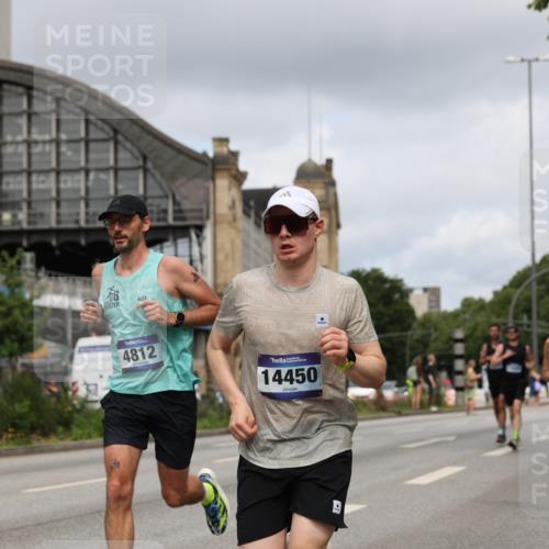 29.06.2025 - hella hamburg halbmarathon Yannick Fuchs http://msf.ph/oto/8174825 29.06.2025 10:26:36 20KM 3955, 4129, 4698, 4812, 5187, 5660, 6619, 7793, 10929, 12681, 13606, 13617, 14450, 18102 meine-sportfotos.de