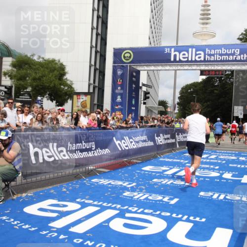 29.06.2025 - hella hamburg halbmarathon Michael Strokosch http://msf.ph/oto/8174855 29.06.2025 10:38:41 Ziel 4148, 5248, 9403, 11379, 12772, 14905, 17154, 18188 meine-sportfotos.de
