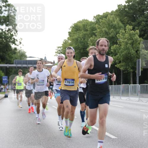 29.06.2025 - hella hamburg halbmarathon Jannik Wohlers http://msf.ph/oto/8174871 29.06.2025 09:42:16 Lombardsbrücke 5612, 7331, 7855, 9269, 10468, 11078, 11228, 12360, 13872, 13913, 14753, 14836, 16615, 17614, 19041, 19042, 19050, 19078 meine-sportfotos.de