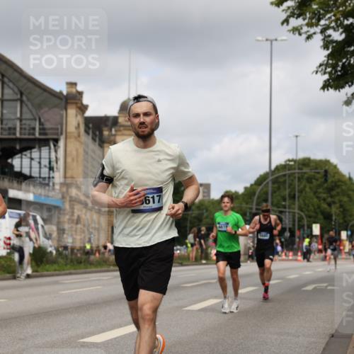 29.06.2025 - hella hamburg halbmarathon Yannick Fuchs http://msf.ph/oto/8174959 29.06.2025 10:26:40 20KM 1686, 3955, 4129, 4698, 4812, 5187, 5660, 6619, 7272, 7793, 11199, 13606, 13617, 14450, 18102 meine-sportfotos.de
