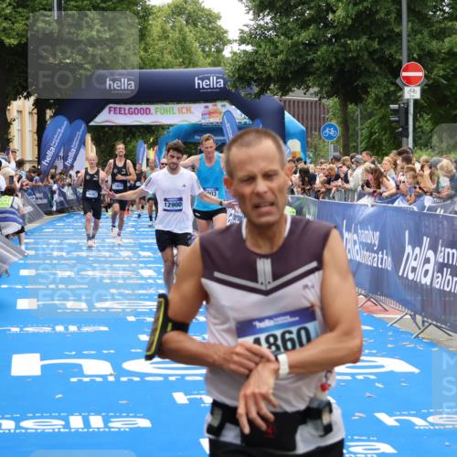 29.06.2025 - hella hamburg halbmarathon Zöllner http://msf.ph/oto/8174974 29.06.2025 10:37:22 Ziel 4860, 5003, 12739, 12900, 13854, 14387, 14459, 17726, 18824 meine-sportfotos.de
