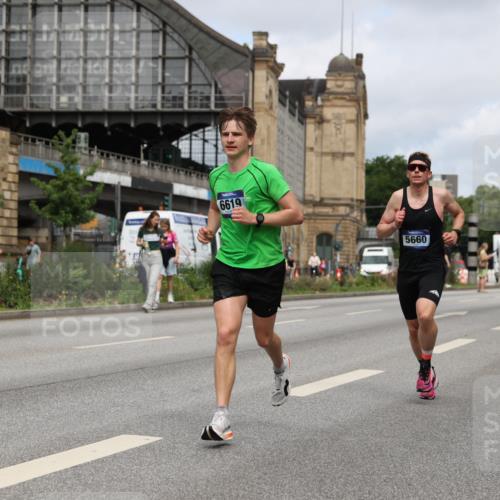 29.06.2025 - hella hamburg halbmarathon Yannick Fuchs http://msf.ph/oto/8175019 29.06.2025 10:26:43 20KM 1686, 3955, 4129, 4698, 4812, 5187, 5660, 6619, 7272, 7793, 11199, 13606, 13617, 14450, 18102 meine-sportfotos.de