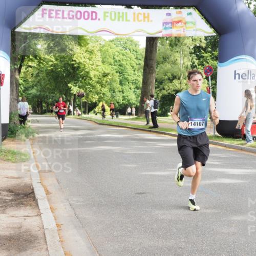 29.06.2025 - hella hamburg halbmarathon MichiJ http://msf.ph/oto/8175040 29.06.2025 10:15:49 Zwischen KM18-KM19 2483, 4338, 8376, 9767, 10468, 11228 meine-sportfotos.de