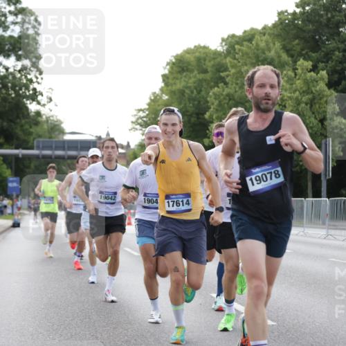 29.06.2025 - hella hamburg halbmarathon Jannik Wohlers http://msf.ph/oto/8175041 29.06.2025 09:42:16 Lombardsbrücke 5612, 7331, 7855, 9269, 10468, 11078, 11228, 12360, 13872, 13913, 14753, 14836, 16615, 17614, 19041, 19042, 19050, 19078 meine-sportfotos.de