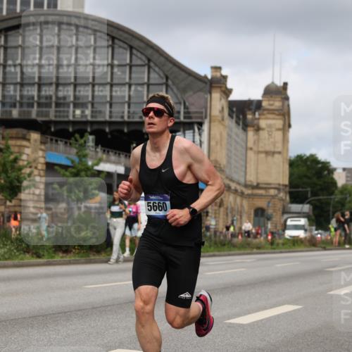 29.06.2025 - hella hamburg halbmarathon Yannick Fuchs http://msf.ph/oto/8175042 29.06.2025 10:26:44 20KM 1686, 3955, 4129, 4698, 4812, 5187, 5660, 6619, 7272, 7793, 11199, 13606, 13617, 14450, 18102 meine-sportfotos.de