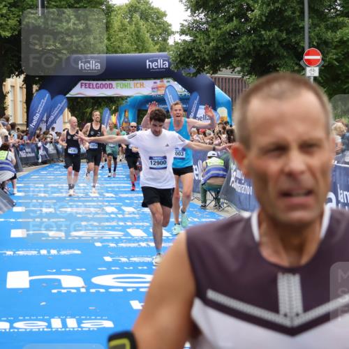 29.06.2025 - hella hamburg halbmarathon Zöllner http://msf.ph/oto/8175045 29.06.2025 10:37:23 Ziel 5003, 12739, 12900, 13854, 14387, 14459, 15888, 17306, 18824 meine-sportfotos.de