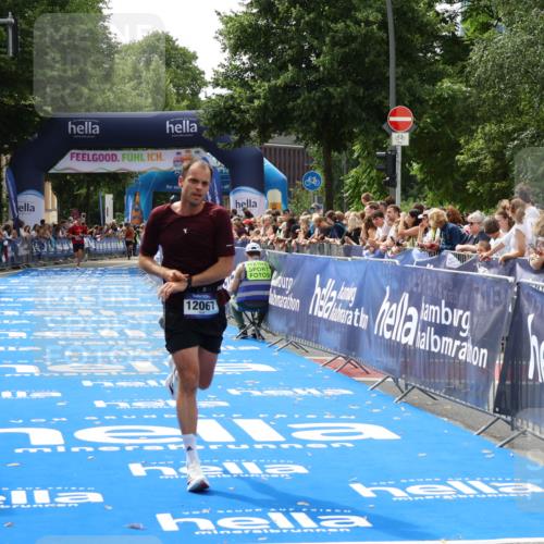 29.06.2025 - hella hamburg halbmarathon Zöllner http://msf.ph/oto/8175151 29.06.2025 10:25:29 Ziel 12067 meine-sportfotos.de