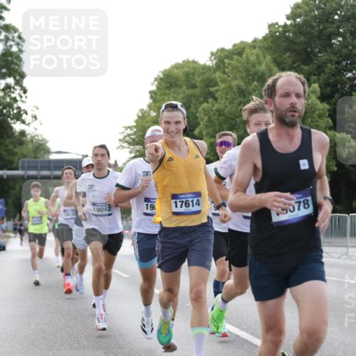 29.06.2025 - hella hamburg halbmarathon Jannik Wohlers http://msf.ph/oto/8175192 29.06.2025 09:42:16 Lombardsbrücke 5612, 7331, 7855, 9269, 10468, 11078, 11228, 12360, 13872, 13913, 14753, 14836, 16615, 17614, 19041, 19042, 19050, 19078 meine-sportfotos.de