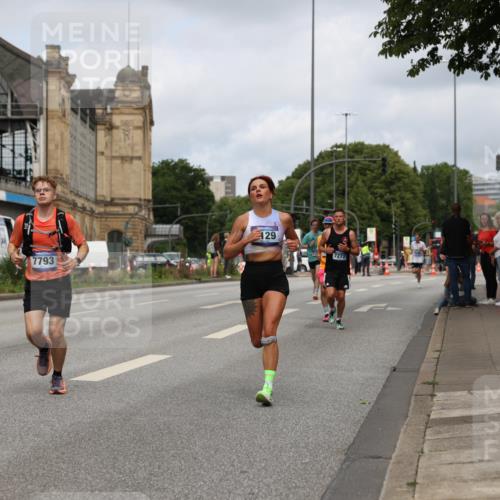 29.06.2025 - hella hamburg halbmarathon Yannick Fuchs http://msf.ph/oto/8175204 29.06.2025 10:26:54 20KM 1407, 1686, 1894, 3935, 4129, 4698, 5187, 5660, 7272, 7793, 11199, 11370, 16065, 16505 meine-sportfotos.de