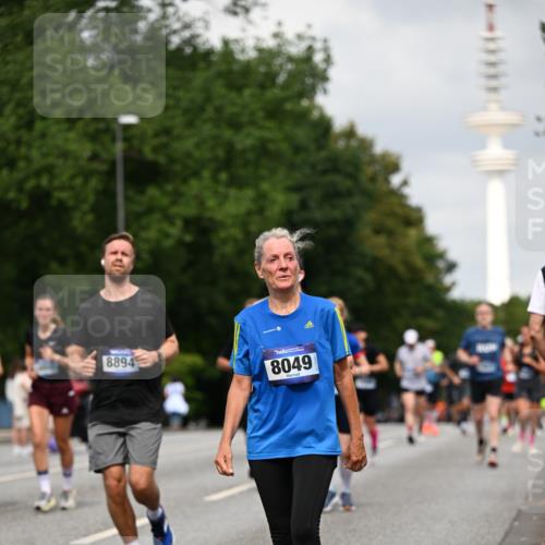 29.06.2025 - hella hamburg halbmarathon Dr. Thomas Lammeyer http://msf.ph/oto/8175220 29.06.2025 10:10:04 Kennedybrücke 1229, 1842, 2288, 2471, 2624, 3062, 3461, 4169, 5762, 6014, 7302, 7741, 8049, 8894, 8909, 9339, 9477, 9917, 10343, 10781, 10791, 10998 meine-sportfotos.de