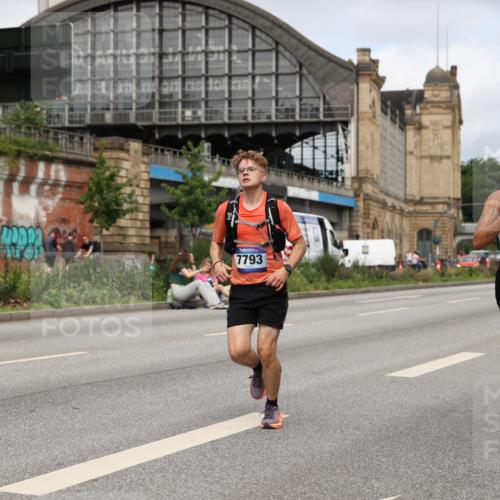 29.06.2025 - hella hamburg halbmarathon Yannick Fuchs http://msf.ph/oto/8175257 29.06.2025 10:26:54 20KM 1407, 1686, 1894, 3935, 4129, 4698, 5187, 5660, 7272, 7793, 11199, 11370, 16065, 16505 meine-sportfotos.de