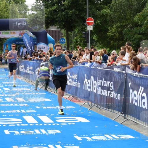29.06.2025 - hella hamburg halbmarathon Zöllner http://msf.ph/oto/8175319 29.06.2025 10:25:48 Ziel 11228, 14107 meine-sportfotos.de