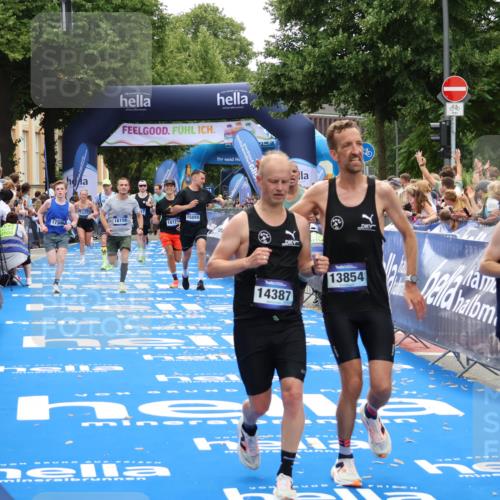 29.06.2025 - hella hamburg halbmarathon Zöllner http://msf.ph/oto/8175391 29.06.2025 10:37:28 Ziel 2767, 6047, 9017, 12739, 13372, 13854, 14387, 14459, 15888, 17306, 18159, 18723, 18824 meine-sportfotos.de