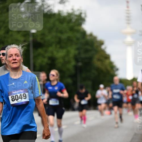29.06.2025 - hella hamburg halbmarathon Dr. Thomas Lammeyer http://msf.ph/oto/8175400 29.06.2025 10:10:06 Kennedybrücke 1229, 1842, 2288, 2471, 2624, 3062, 3461, 4169, 5762, 6014, 7302, 7741, 8049, 8894, 8909, 9339, 9477, 9917, 10343, 10781, 10791, 10998 meine-sportfotos.de