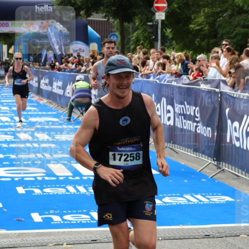 29.06.2025 - hella hamburg halbmarathon Zöllner http://msf.ph/oto/8175466 29.06.2025 10:25:59 Ziel 9767, 10468, 17258, 18692 meine-sportfotos.de