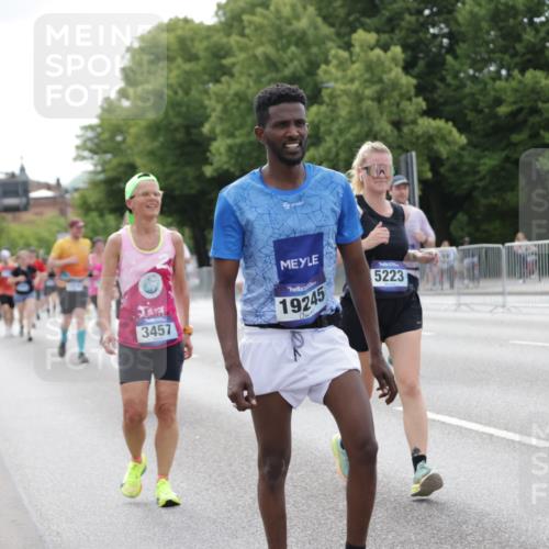 29.06.2025 - hella hamburg halbmarathon Jannik Wohlers http://msf.ph/oto/8175479 29.06.2025 10:22:21 Lombardsbrücke 1029, 2294, 2479, 2766, 2886, 3003, 3600, 3601, 5223, 5343, 5629, 5798, 6899, 7188, 7190, 7276, 7529, 7925, 8355, 8931, 9256, 9392, 10086, 10573, 10826, 10902, 11665, 12190, 12592, 13921, 13963, 14525, 14633, 14801, 14906, 15870, 16618, 16801 meine-sportfotos.de