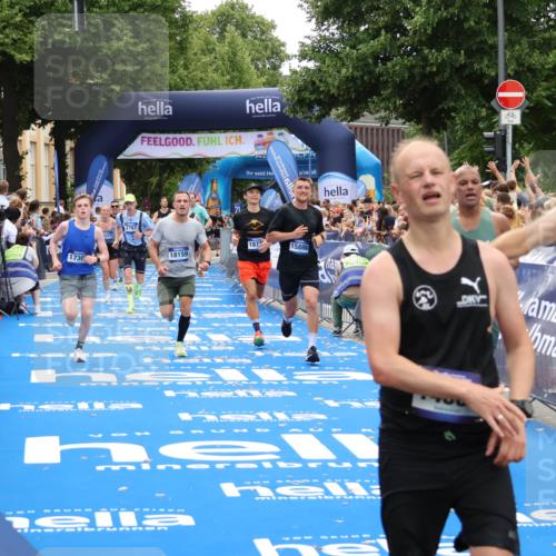 29.06.2025 - hella hamburg halbmarathon Zöllner http://msf.ph/oto/8175525 29.06.2025 10:37:29 Ziel 2767, 5042, 6047, 9017, 9914, 12739, 13372, 13854, 14387, 15888, 17306, 18159, 18723, 18824 meine-sportfotos.de