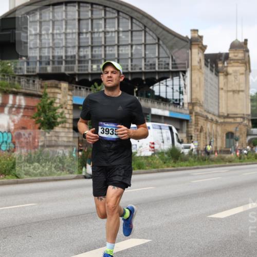 29.06.2025 - hella hamburg halbmarathon Yannick Fuchs http://msf.ph/oto/8175536 29.06.2025 10:27:05 20KM 1407, 1686, 1707, 1894, 3935, 4129, 5070, 5746, 7272, 7845, 8883, 9047, 10484, 10927, 11199, 11370, 11929, 14293, 15826, 16065, 16505, 16957, 18135 meine-sportfotos.de
