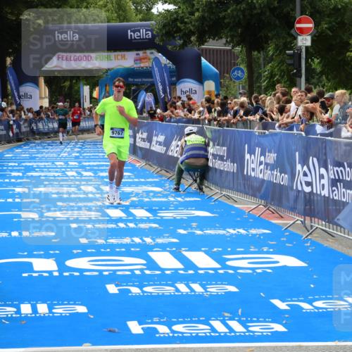 29.06.2025 - hella hamburg halbmarathon Zöllner http://msf.ph/oto/8175558 29.06.2025 10:26:02 Ziel 9767, 10468 meine-sportfotos.de