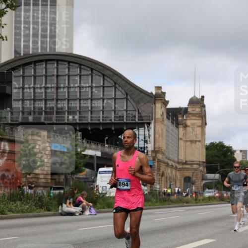 29.06.2025 - hella hamburg halbmarathon Yannick Fuchs http://msf.ph/oto/8175762 29.06.2025 10:27:12 20KM 1407, 1707, 1894, 3935, 5070, 5746, 7845, 7965, 8883, 9047, 10484, 10876, 10927, 11150, 11169, 11370, 11929, 14293, 15826, 16065, 16505, 16957, 18135, 18562, 18563 meine-sportfotos.de