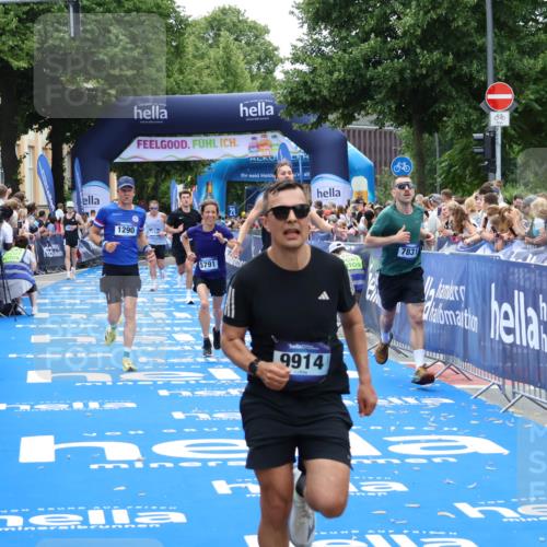 29.06.2025 - hella hamburg halbmarathon Zöllner http://msf.ph/oto/8175795 29.06.2025 10:37:38 Ziel 1290, 5042, 5791, 7831, 9914, 10451, 10922, 11106, 18193, 18216 meine-sportfotos.de