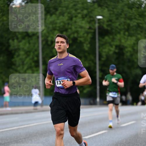 29.06.2025 - hella hamburg halbmarathon Dr. Thomas Lammeyer http://msf.ph/oto/8175798 29.06.2025 09:46:33 Kennedybrücke 1271, 2075, 6090, 7380, 9565, 9767, 10867 meine-sportfotos.de