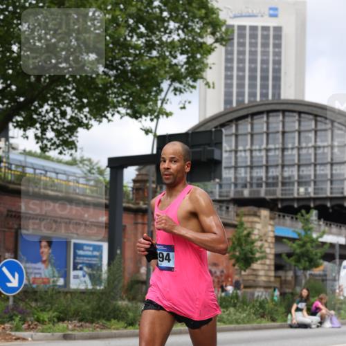 29.06.2025 - hella hamburg halbmarathon Yannick Fuchs http://msf.ph/oto/8175811 29.06.2025 10:27:13 20KM 1407, 1707, 1894, 3935, 5070, 5746, 6358, 7845, 7965, 8883, 9047, 10484, 10876, 10927, 11150, 11169, 11370, 11929, 14293, 15826, 16065, 16505, 16957, 18135, 18562, 18563 meine-sportfotos.de