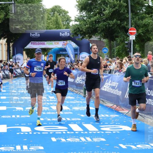 29.06.2025 - hella hamburg halbmarathon Zöllner http://msf.ph/oto/8175818 29.06.2025 10:37:39 Ziel 1290, 5791, 7831, 10451, 10922, 11106, 14934, 18193, 18216 meine-sportfotos.de
