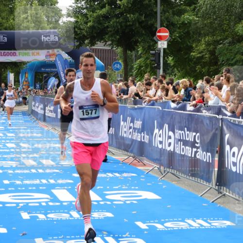 29.06.2025 - hella hamburg halbmarathon Zöllner http://msf.ph/oto/8175861 29.06.2025 10:26:43 Ziel 1577, 9565, 10848, 19076 meine-sportfotos.de