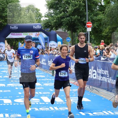 29.06.2025 - hella hamburg halbmarathon Zöllner http://msf.ph/oto/8175870 29.06.2025 10:37:40 Ziel 1290, 5791, 7831, 10451, 10922, 11106, 14934, 18193, 18216 meine-sportfotos.de
