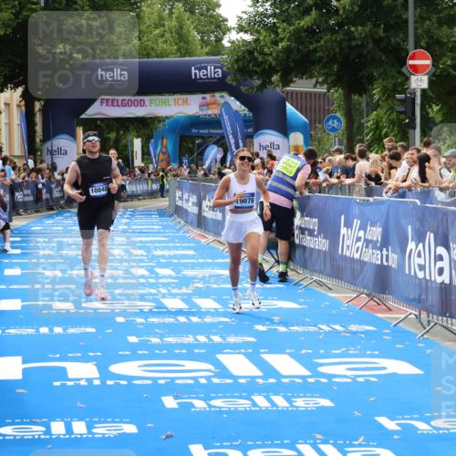 29.06.2025 - hella hamburg halbmarathon Zöllner http://msf.ph/oto/8175908 29.06.2025 10:26:46 Ziel 1065, 10848, 19076 meine-sportfotos.de