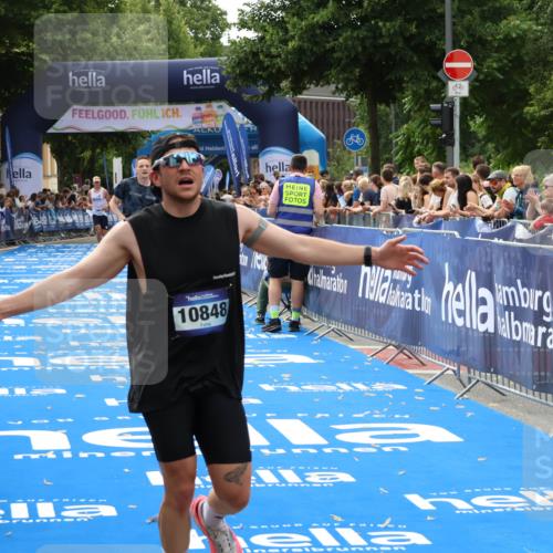 29.06.2025 - hella hamburg halbmarathon Zöllner http://msf.ph/oto/8175963 29.06.2025 10:26:49 Ziel 1065, 10848, 19076 meine-sportfotos.de