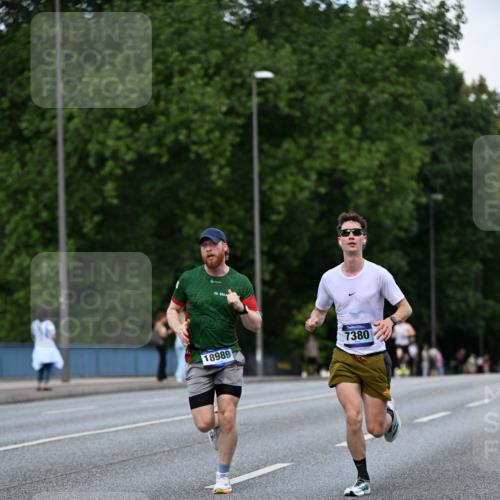 29.06.2025 - hella hamburg halbmarathon Dr. Thomas Lammeyer http://msf.ph/oto/8176000 29.06.2025 09:46:34 Kennedybrücke 1271, 2075, 6090, 7380, 9565, 9767, 10867 meine-sportfotos.de