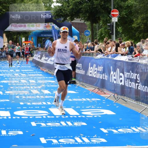 29.06.2025 - hella hamburg halbmarathon Zöllner http://msf.ph/oto/8176034 29.06.2025 10:26:57 Ziel 5344, 9079, 12992, 15023, 19050 meine-sportfotos.de