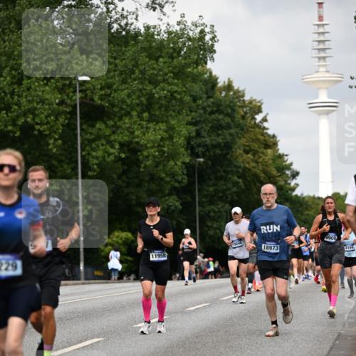 29.06.2025 - hella hamburg halbmarathon Dr. Thomas Lammeyer http://msf.ph/oto/8176045 29.06.2025 10:10:08 Kennedybrücke 1229, 1830, 1842, 2471, 2624, 3062, 4169, 5762, 6014, 7302, 7741, 8049, 8290, 8894, 8909, 9477, 9917, 10343, 10781, 10791, 10998 meine-sportfotos.de