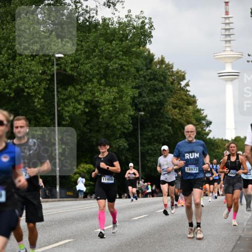 29.06.2025 - hella hamburg halbmarathon Dr. Thomas Lammeyer http://msf.ph/oto/8176050 29.06.2025 10:10:08 Kennedybrücke 1229, 1830, 1842, 2471, 2624, 3062, 4169, 5762, 6014, 7302, 7741, 8049, 8290, 8894, 8909, 9477, 9917, 10343, 10781, 10791, 10998 meine-sportfotos.de