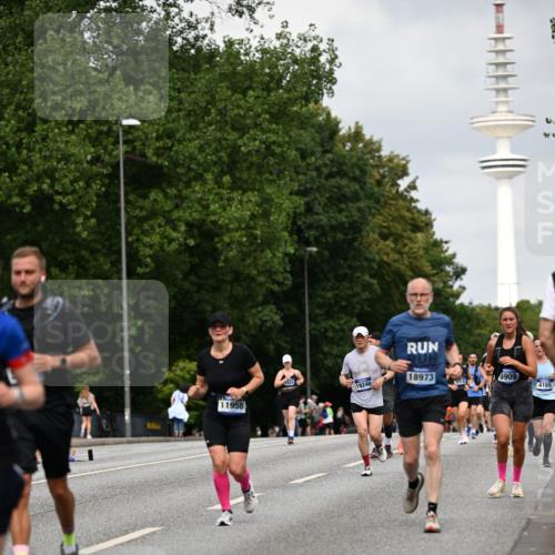 29.06.2025 - hella hamburg halbmarathon Dr. Thomas Lammeyer http://msf.ph/oto/8176054 29.06.2025 10:10:08 Kennedybrücke 1229, 1830, 1842, 2471, 2624, 3062, 4169, 5762, 6014, 7302, 7741, 8049, 8290, 8894, 8909, 9477, 9917, 10343, 10781, 10791, 10998 meine-sportfotos.de
