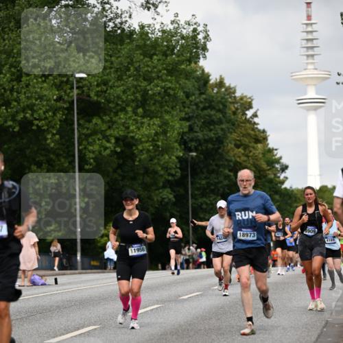 29.06.2025 - hella hamburg halbmarathon Dr. Thomas Lammeyer http://msf.ph/oto/8176073 29.06.2025 10:10:08 Kennedybrücke 1229, 1830, 1842, 2471, 2624, 3062, 4169, 5762, 6014, 7302, 7741, 8049, 8290, 8894, 8909, 9477, 9917, 10343, 10781, 10791, 10998 meine-sportfotos.de