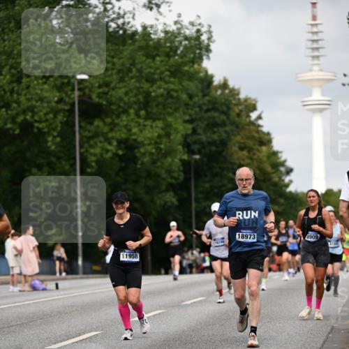 29.06.2025 - hella hamburg halbmarathon Dr. Thomas Lammeyer http://msf.ph/oto/8176081 29.06.2025 10:10:09 Kennedybrücke 1229, 1830, 1842, 2471, 2624, 3062, 4169, 4542, 5762, 6014, 7302, 7741, 8049, 8290, 8894, 8909, 9477, 9917, 10343, 10781, 10791, 10998 meine-sportfotos.de