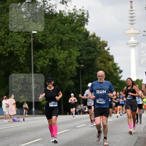 29.06.2025 - hella hamburg halbmarathon Dr. Thomas Lammeyer http://msf.ph/oto/8176086 29.06.2025 10:10:09 Kennedybrücke 1229, 1830, 1842, 2471, 2624, 3062, 4169, 4542, 5762, 6014, 7302, 7741, 8049, 8290, 8894, 8909, 9477, 9917, 10343, 10781, 10791, 10998 meine-sportfotos.de