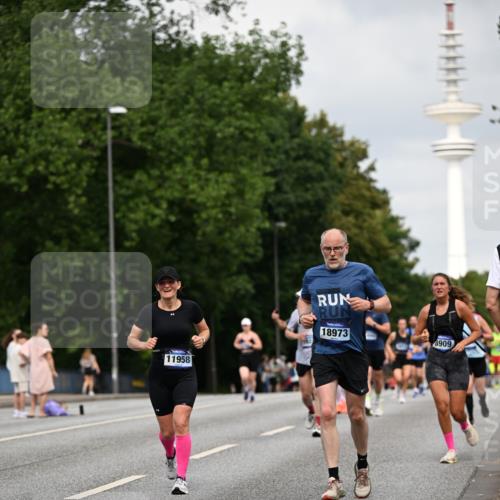 29.06.2025 - hella hamburg halbmarathon Dr. Thomas Lammeyer http://msf.ph/oto/8176092 29.06.2025 10:10:09 Kennedybrücke 1229, 1830, 1842, 2471, 2624, 3062, 4169, 4542, 5762, 6014, 7302, 7741, 8049, 8290, 8894, 8909, 9477, 9917, 10343, 10781, 10791, 10998 meine-sportfotos.de