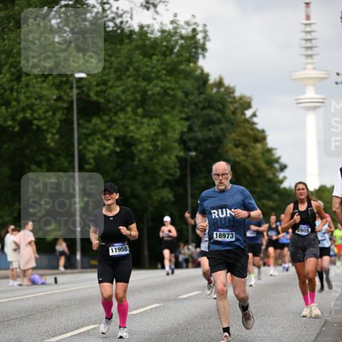 29.06.2025 - hella hamburg halbmarathon Dr. Thomas Lammeyer http://msf.ph/oto/8176099 29.06.2025 10:10:09 Kennedybrücke 1229, 1830, 1842, 2471, 2624, 3062, 4169, 4542, 5762, 6014, 7302, 7741, 8049, 8290, 8894, 8909, 9477, 9917, 10343, 10781, 10791, 10998 meine-sportfotos.de